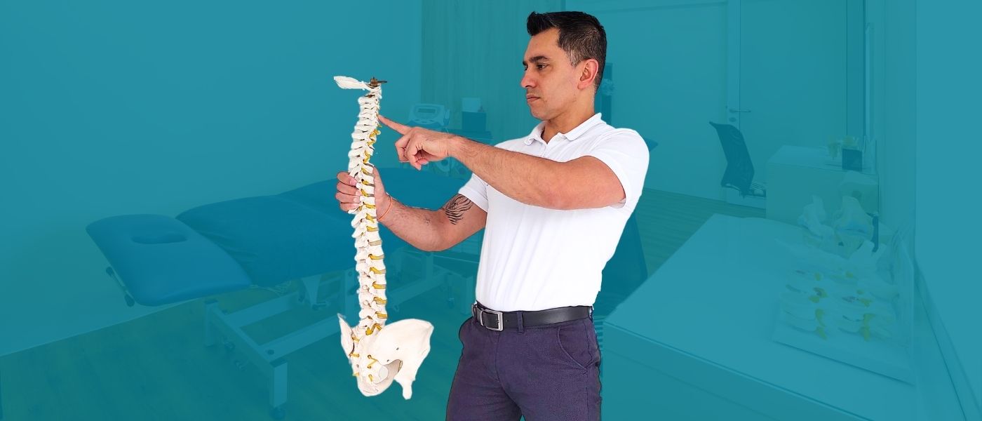 Quiropráctico Bernardo Portillo con Columna vertebral