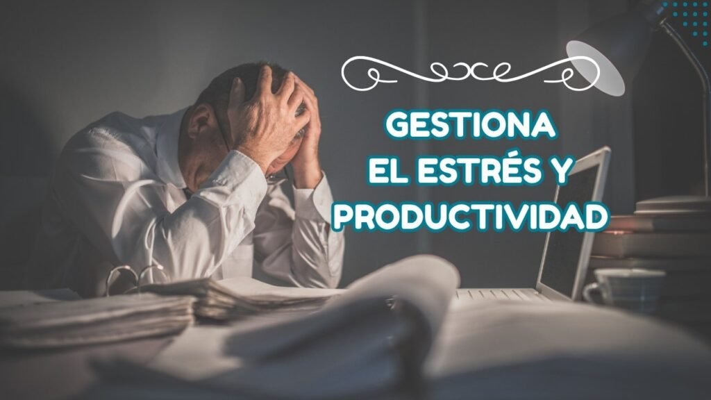 hombre estresado con las manos en la cabeza y el escritorio desordenado